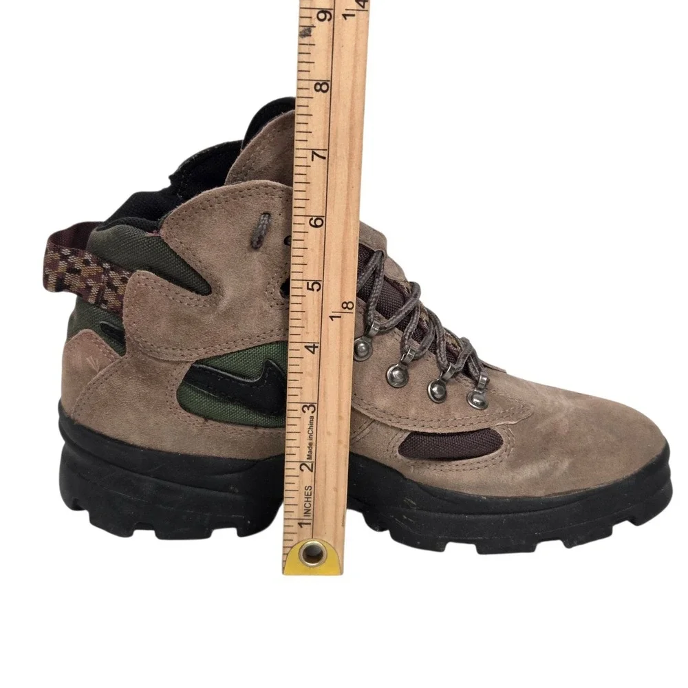 Vintage Nike ACG Air Hiking Boots 90s Mens 8.5 Brown Suede Camo Gorpcore Vtg